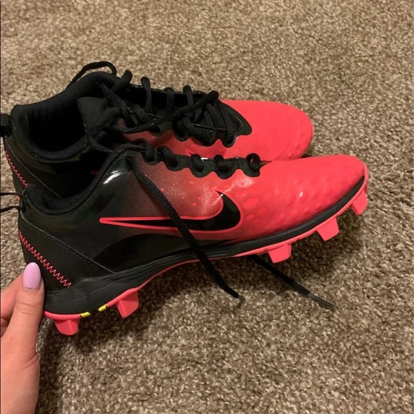 Nike Cleats Size 6 - Picture 1 of 5